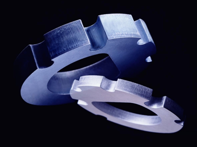 High Power Fiber Laser Cutting Thick Metal Sheets & Tubes High Power Fiber Laser Cutting Thick Metal Sheets & Tubes