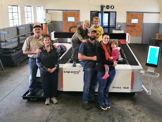 ST-FC3015LR Metal Laser Cutter Reviews from South Africa ST-FC3015LR Metal Laser Cutter Reviews from South Africa