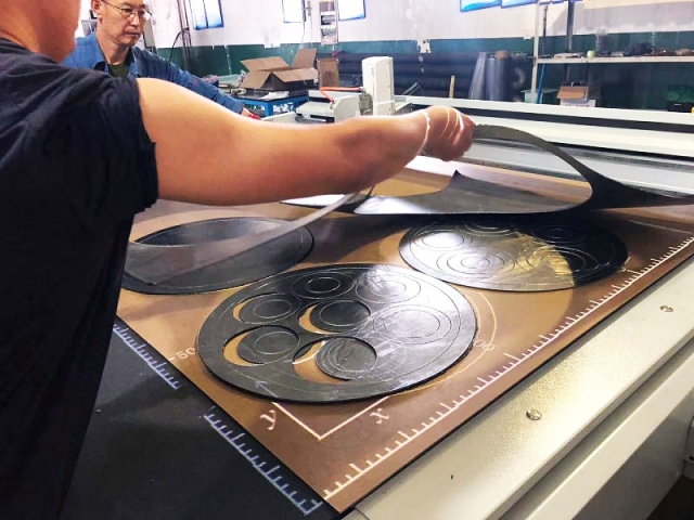 Graphite Sheet Cutting Machine for Gasket Manufacturing Graphite Sheet Cutting Machine for Gasket Manufacturing