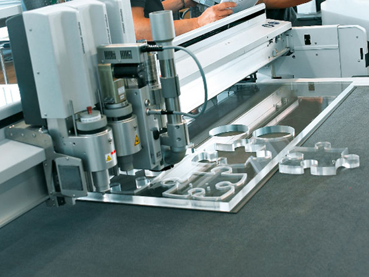 Dieless Knife Cutting PVC Soft Glass Dieless Knife Cutting PVC Soft Glass