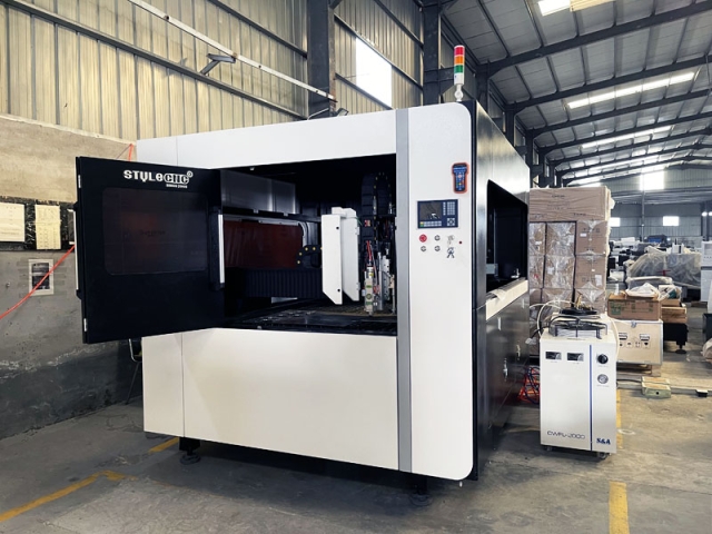 4x4 Hybrid Fiber & CO2 Laser Cutting Table for Metal & Wood 4x4 Hybrid Fiber & CO2 Laser Cutting Table for Metal & Wood