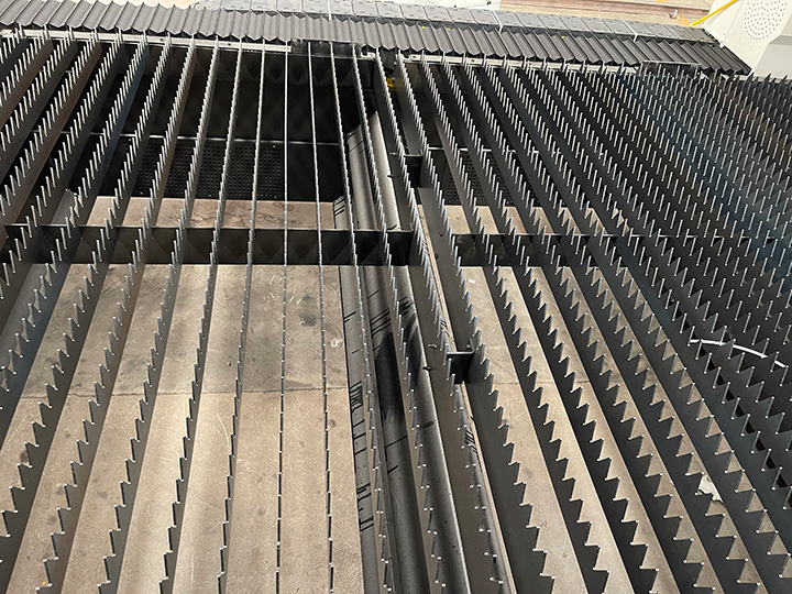 Sawtooth laser cutting table Sawtooth laser cutting table