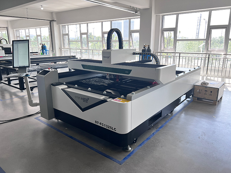 Fiber & CO2 Hybrid Laser Cutting Machine for Metal & Nonmetal Fiber & CO2 Hybrid Laser Cutting Machine for Metal & Nonmetal