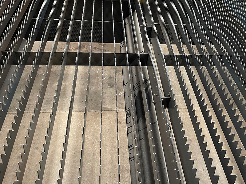 Sawtooth blade cutting platform Sawtooth blade cutting platform