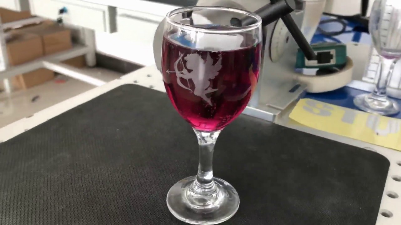 CO2 Laser Engraving Machine for Red Wine Glasses CO2 Laser Engraving Machine for Red Wine Glasses